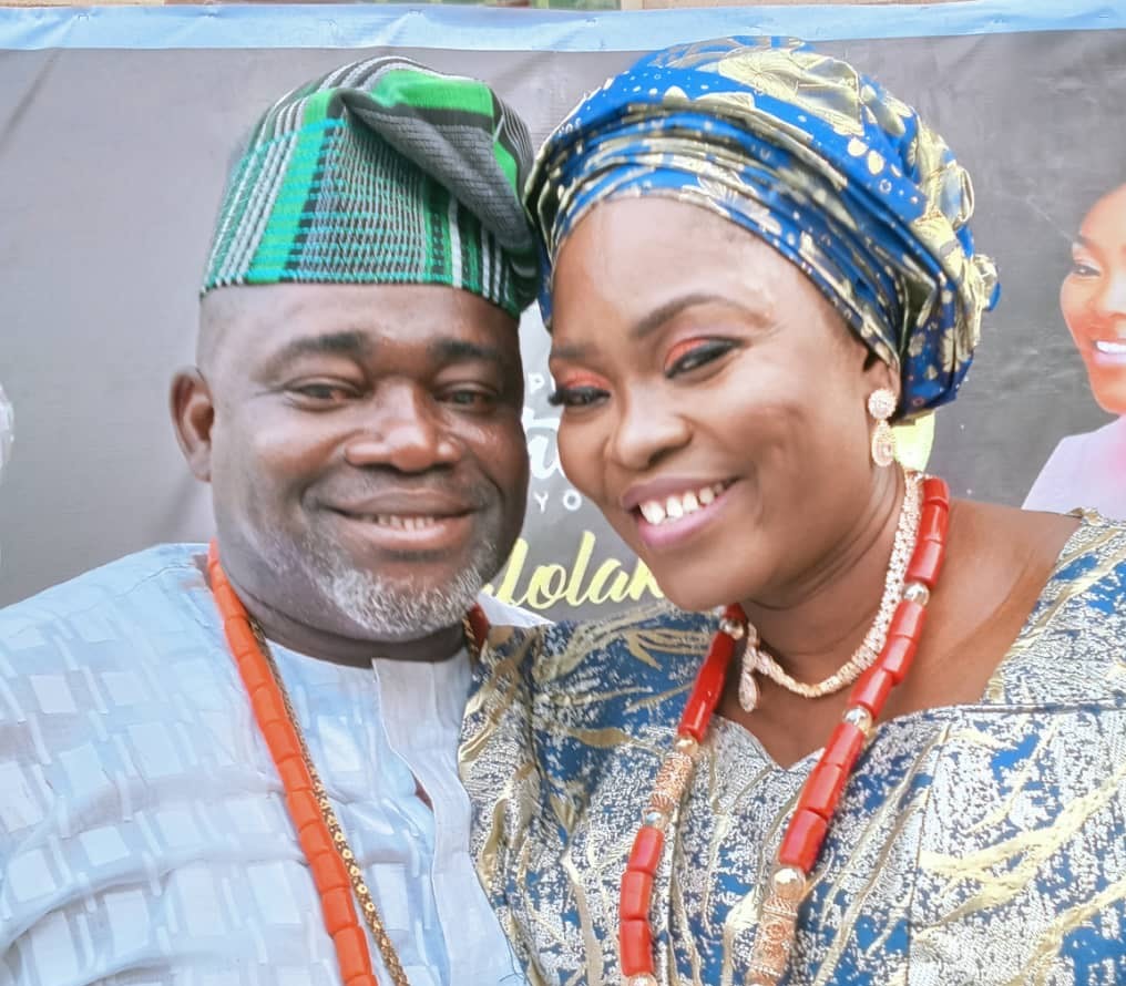 Owu Chief Rolls Out Drum To Celebrate Wife At 50 - Penpushing